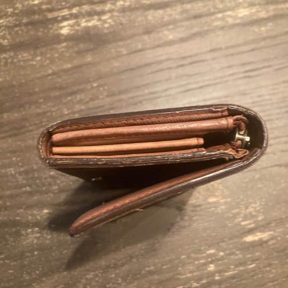 Authentic Louis Vuitton compact monogram wallet - Picture 3 of 14